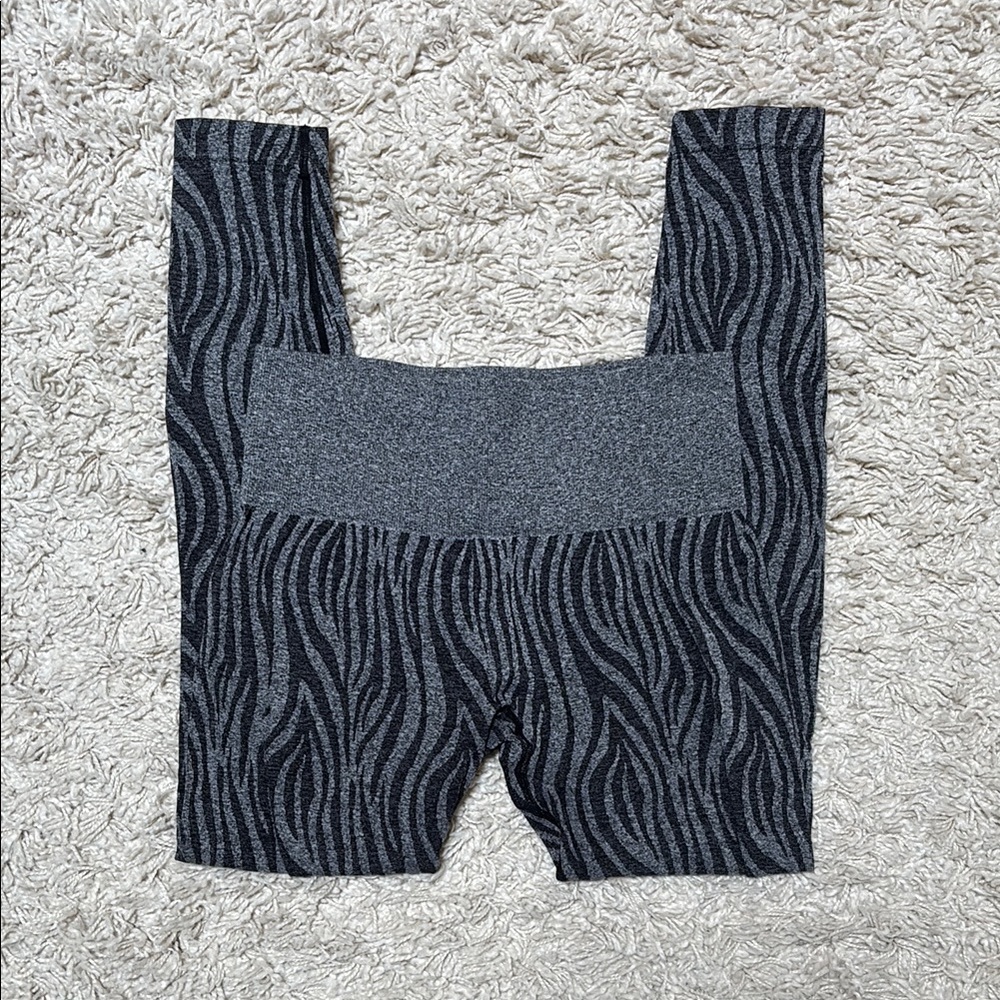 NVGTN Gray and Black Leggings Dynamic Pattern